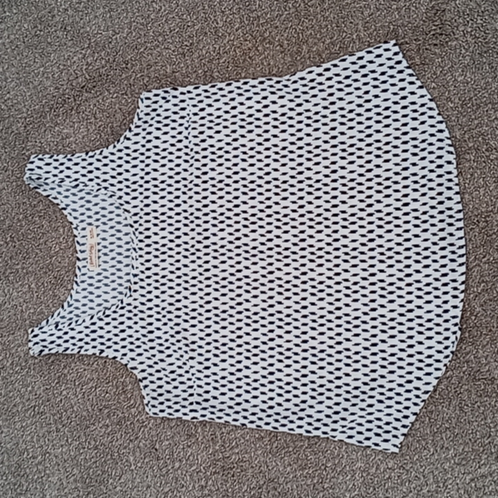 Faded Glory Black and White Sleeveless Top